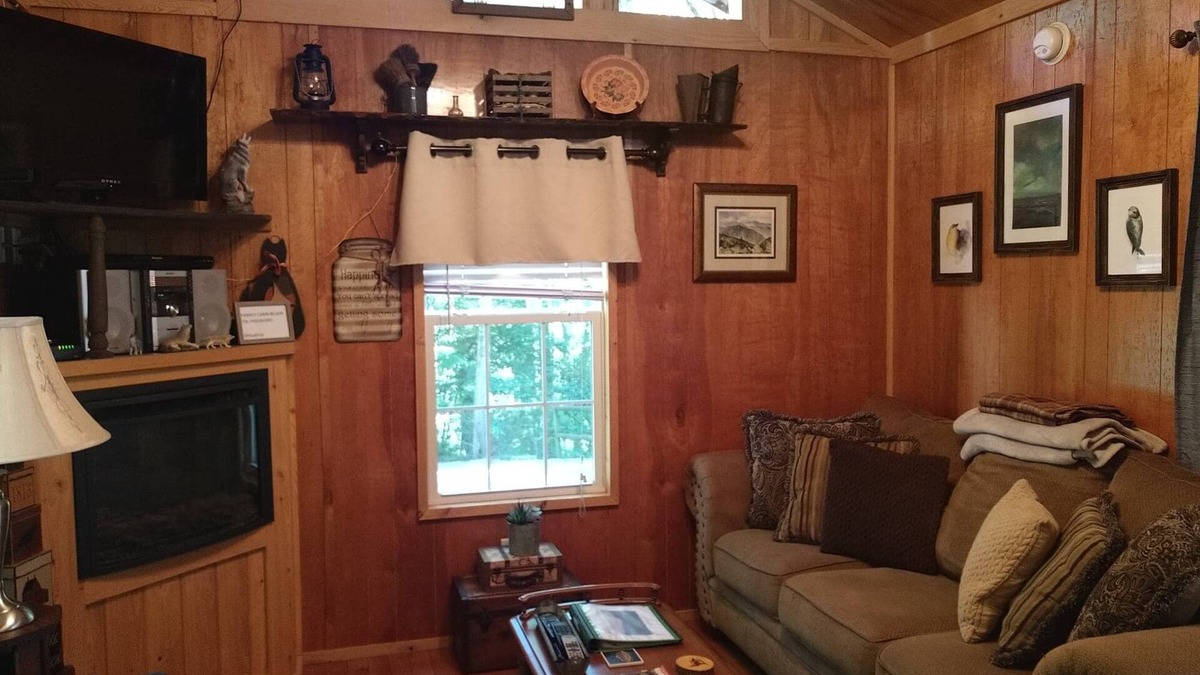 Waynesville Cabin | Private Mountain Cabin With Loft/Hot Tub/Stream and pet friendly