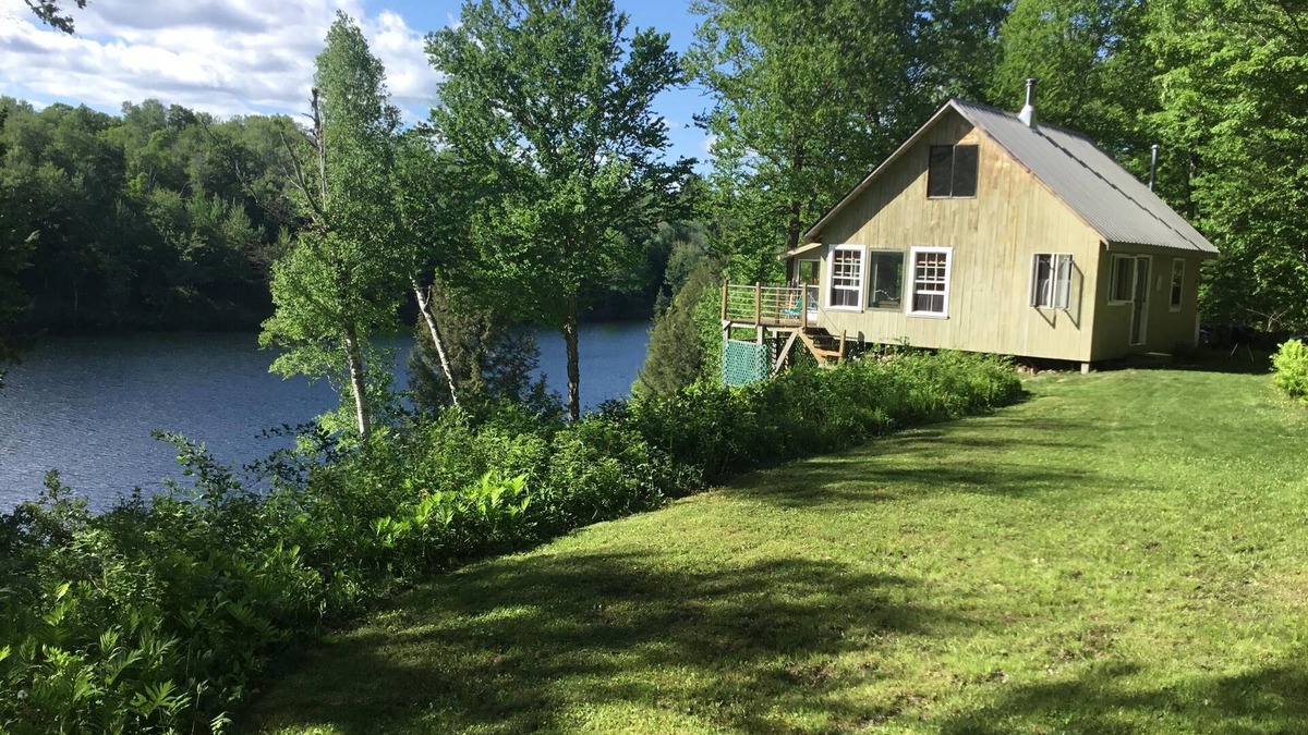 Eden Cabin | Private Mountain Pond Cabin