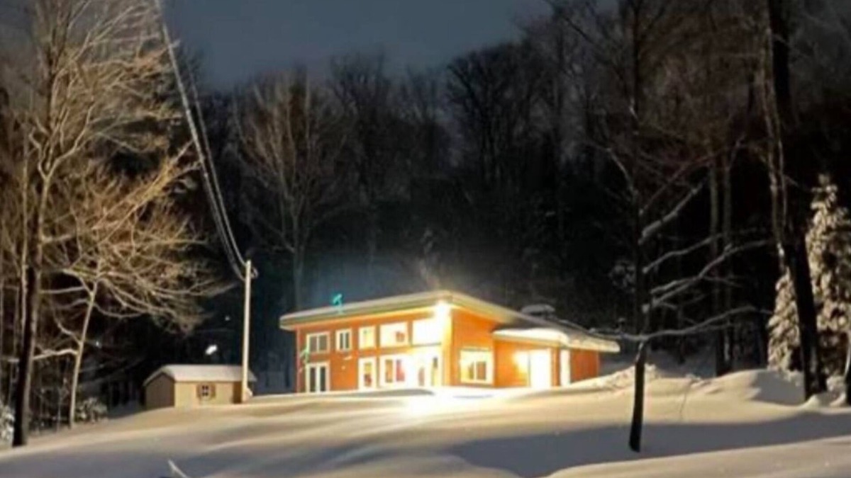 Weston House | Private, mountain views,easy access