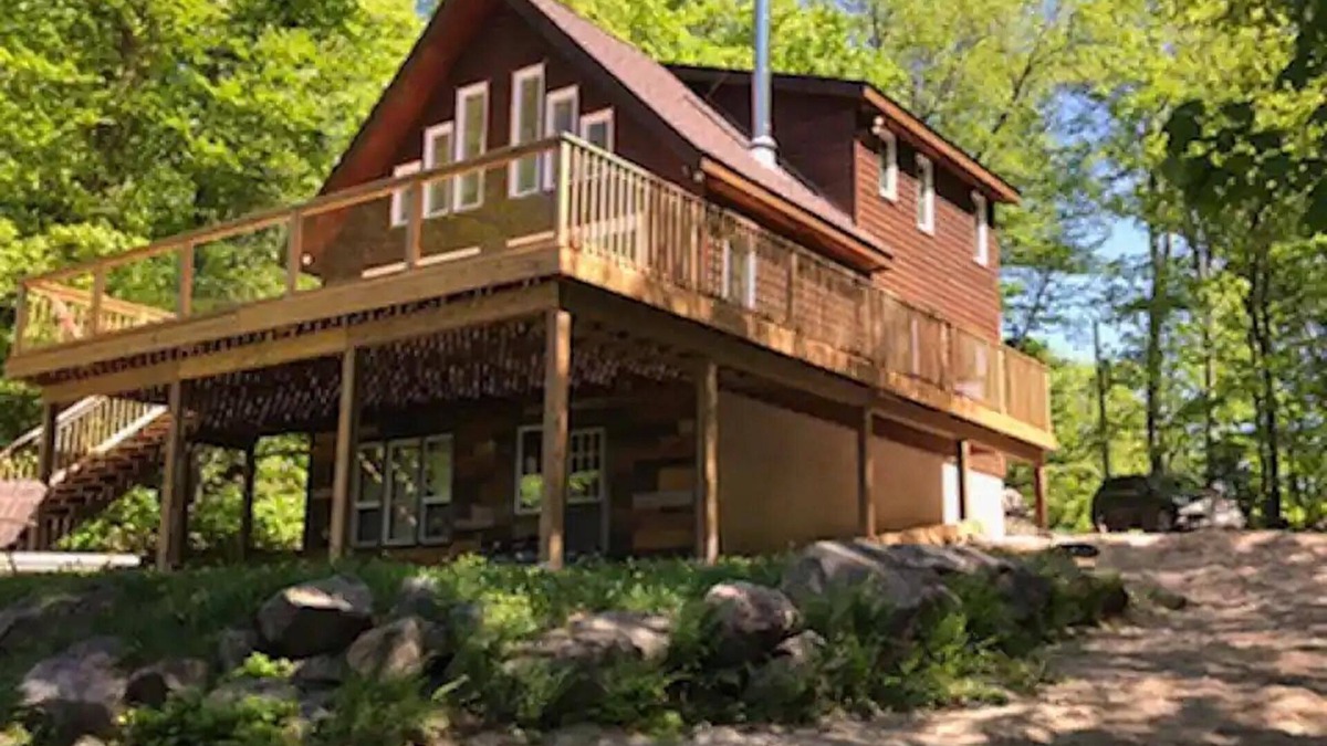 Ryerson Cottage | Private Muskoka Cottage on a 4 Lake Chain - Entire Cottage, Newly Renovated