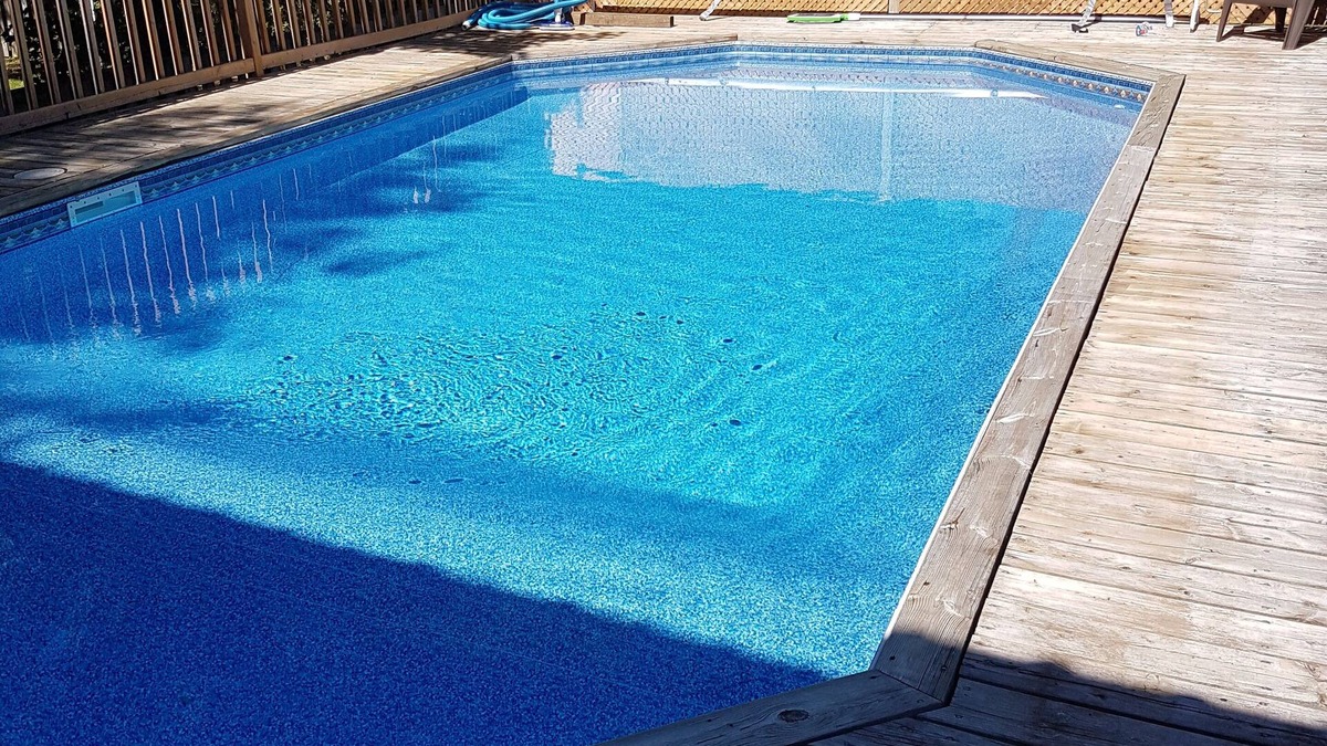 Gravenhurst Bed & Breakfast | Private muskoka retreat with pool