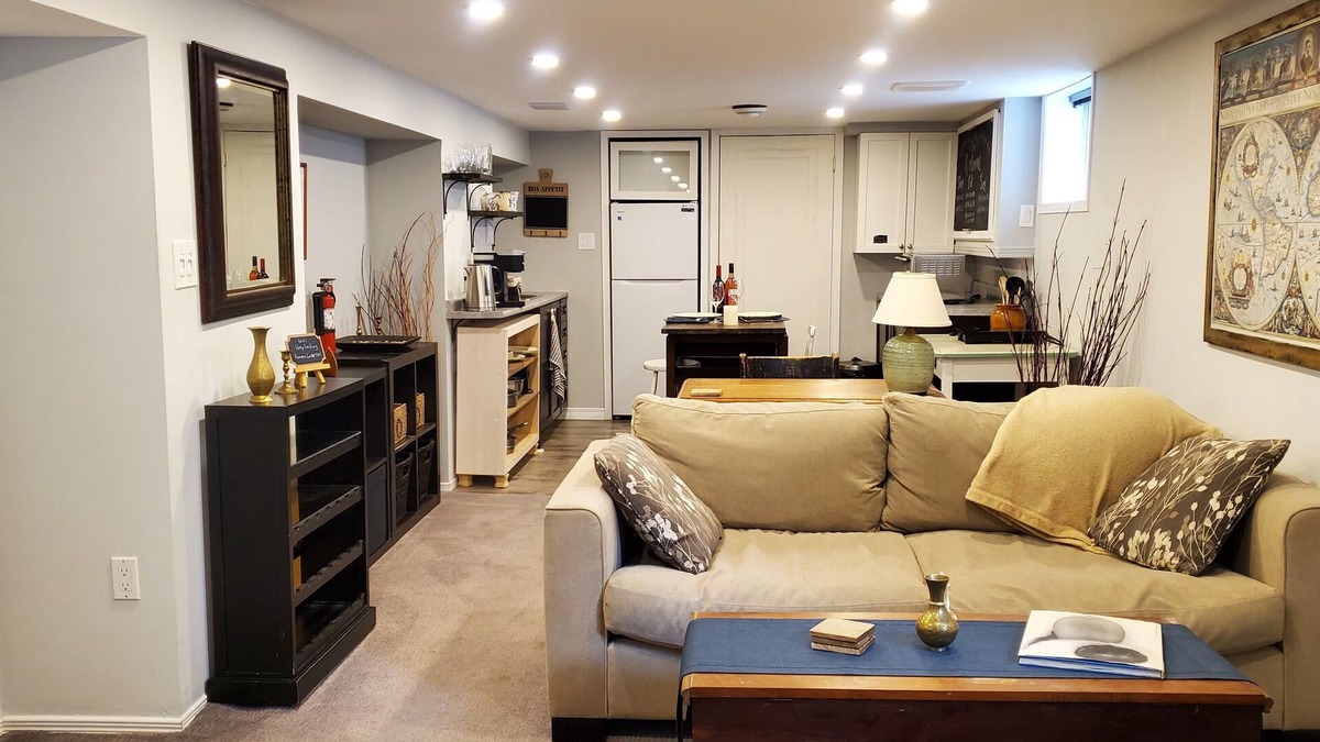 Hamilton Apartment | Private New Suite Close to McMaster