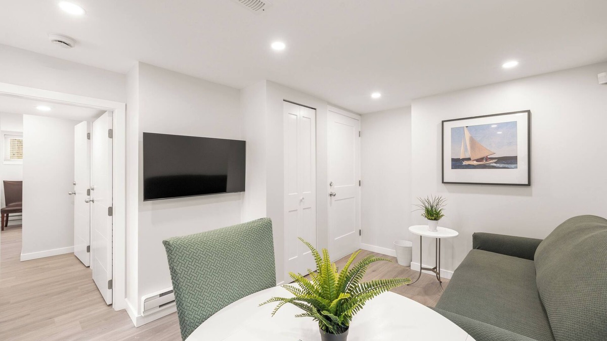 Marpole House | Private newly renovated 1 bed 2 baths suite in central location