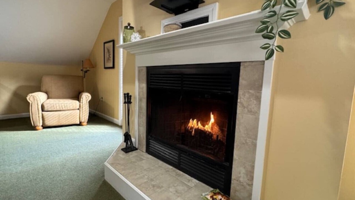 Francestown House | Private NH Escape | Cozy Fireplace & Deck