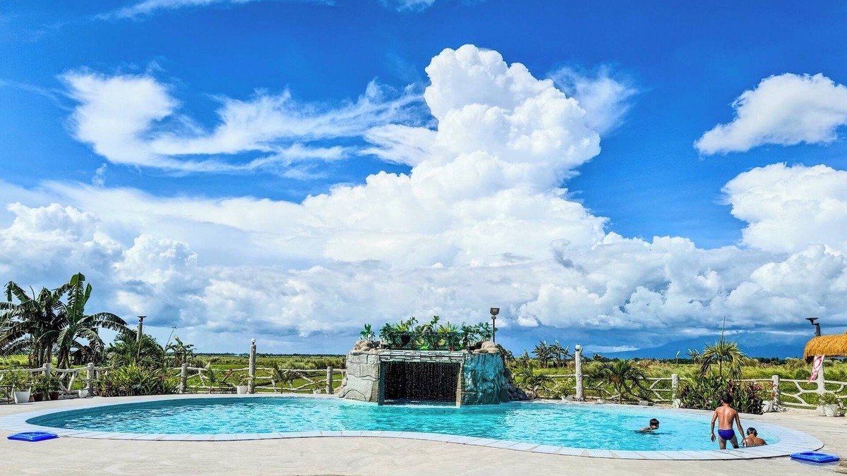 San Fernando Villa | PRIVATE OASIS RESORT: 5BR,3TB, Pool, Videoke,Wifi, Bbq,Venue Hall, Near NagaCity