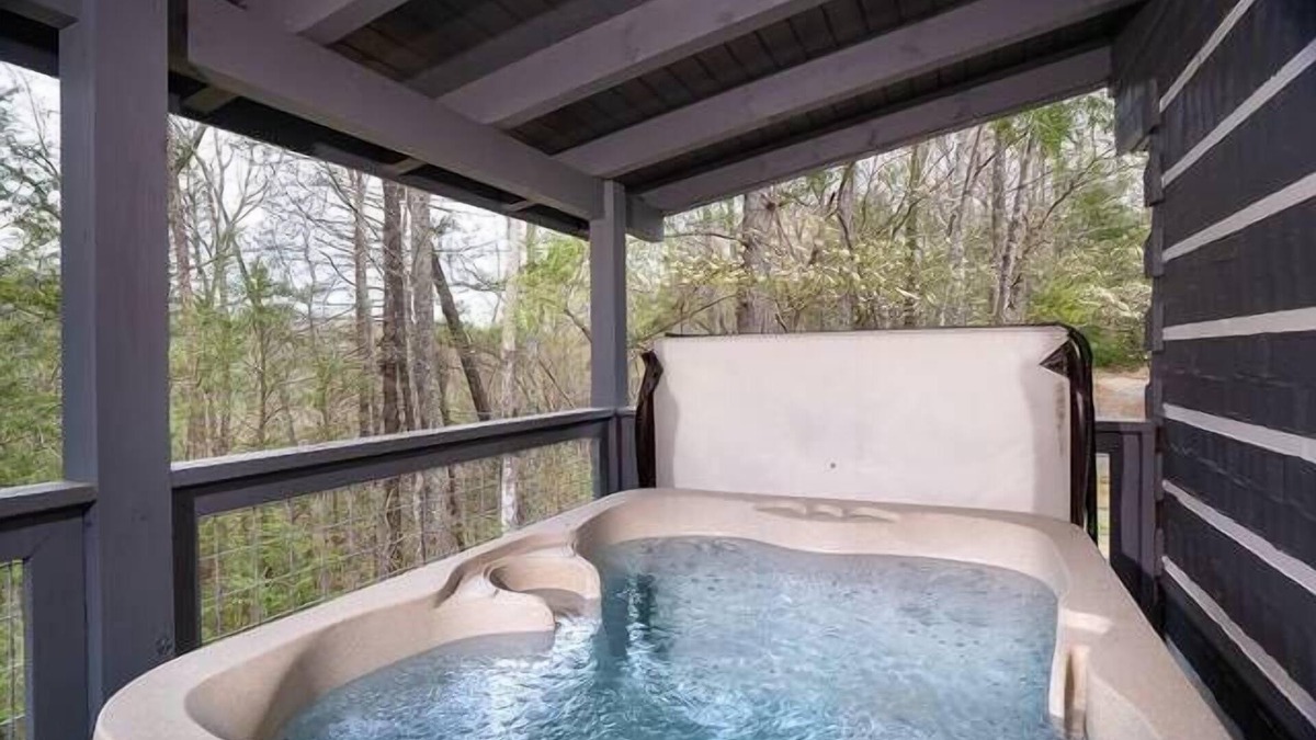 Pittman Center Cabin | Private Oasis, Rustic Cabin with all the Modern Updates