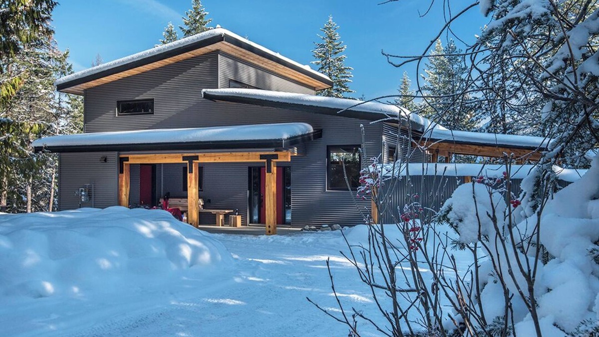 Rossland House | Private oasis with sauna and hot tub @ Red Mountain