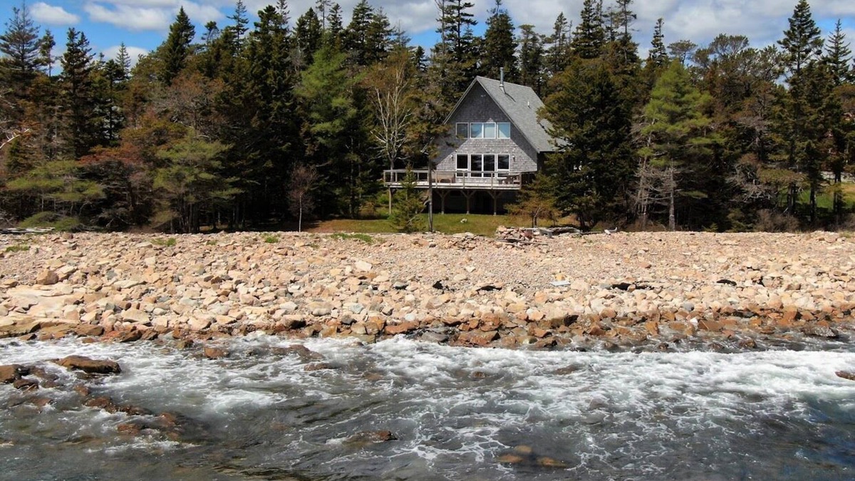 Prospect Harbor House | PRIVATE OCEANFRONT GETAWAY - LARGE DECK, STUNNING VIEWS, JUST STEPS TO THE OCEAN