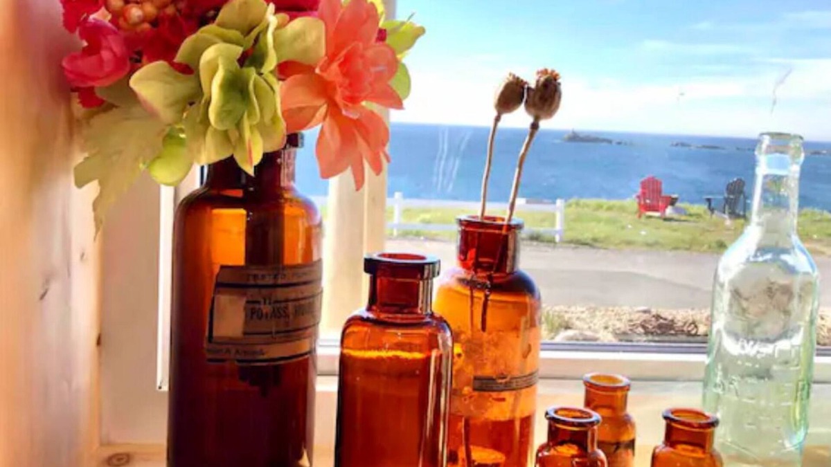 Bonavista Condo | Private Oceanfront Artist Studio