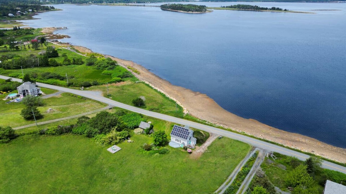 Lower Rose Bay House | Private Oceanfront Beach House