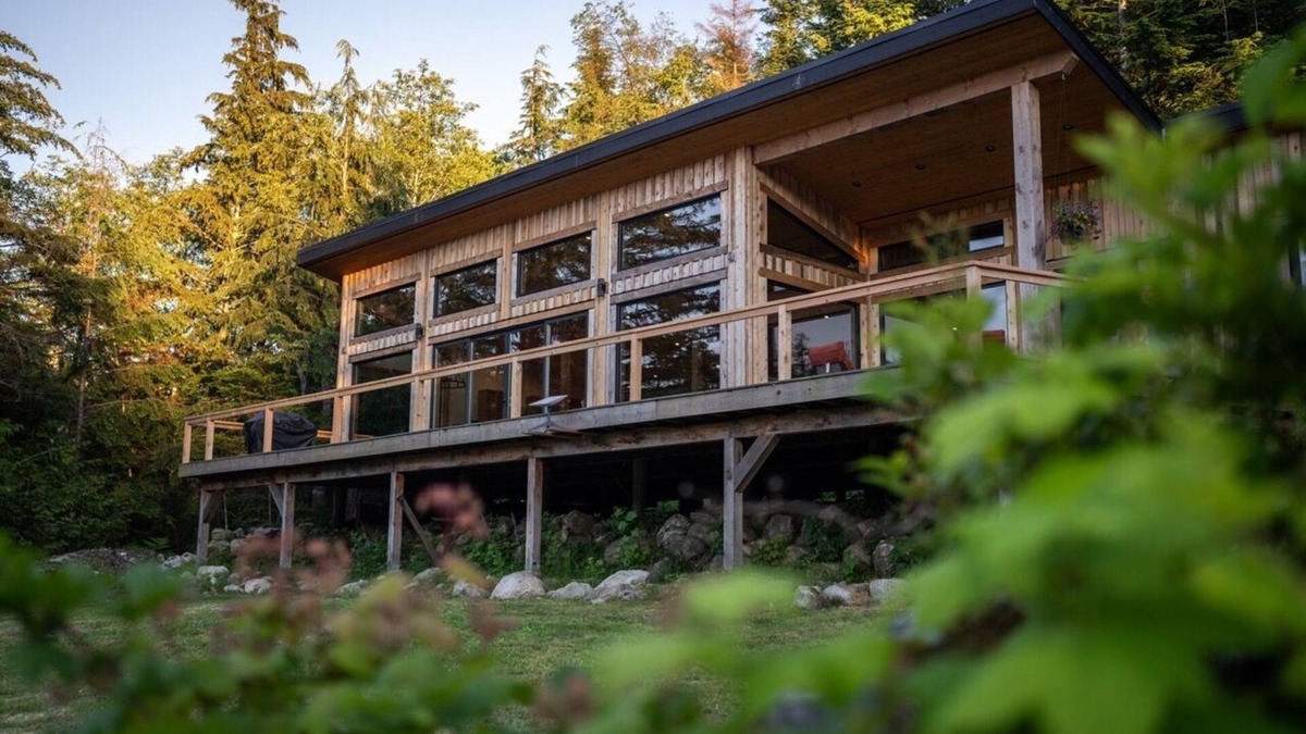 Strathcona Cabin | Private Oceanfront Lodge