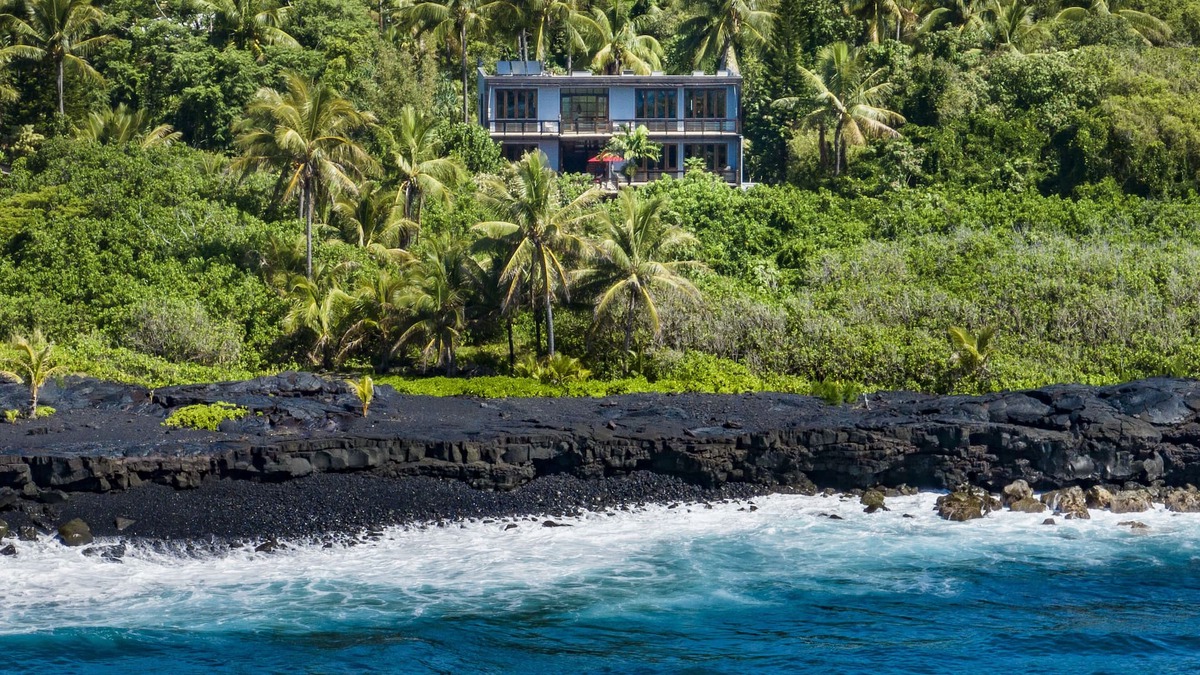 Kalapana House | Private Oceanfront Luxury Home On The Pristine Puna Coast