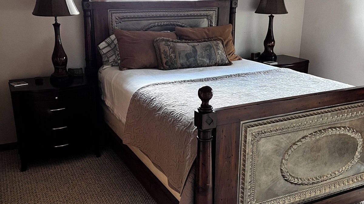 Wilson Apartment | Private one bedroom upper level suite