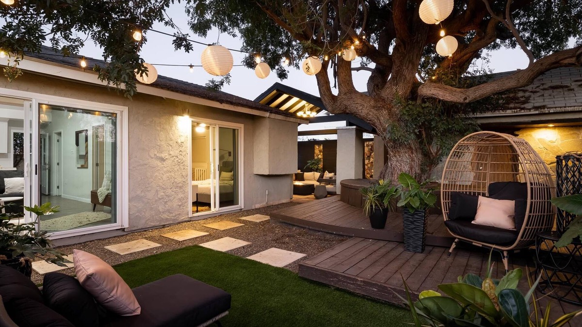Clairemont Mesa House | Private outdoor lounge w/fire pit, King Bed, BBQ, A/C, & fully stocked kitchen