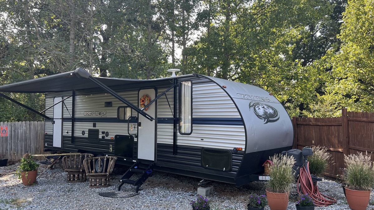 Valley RV Rental | Private Outdoor Shower 🌸 25 to Auburn & West Point Lake!