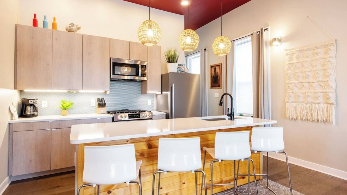 Germantown House | Private Parking in GTownWalk to Coffee,Shops,Bars!