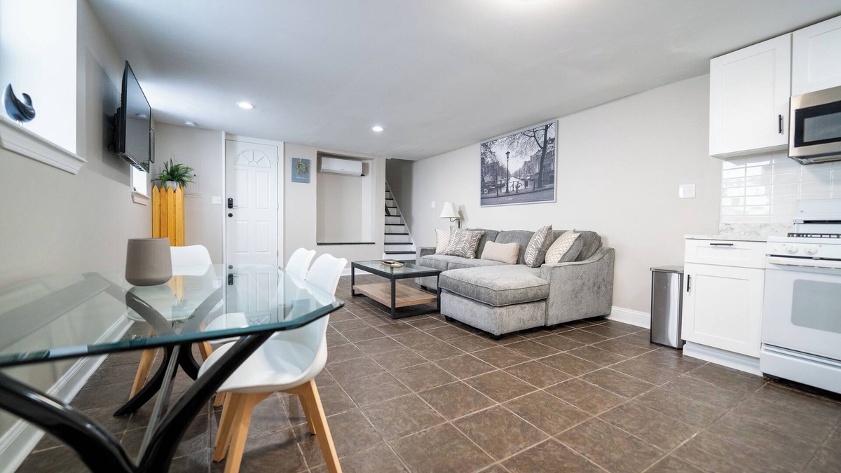 Fairmount Apartment | Private Parking+Prime Location-Amazing Apartment