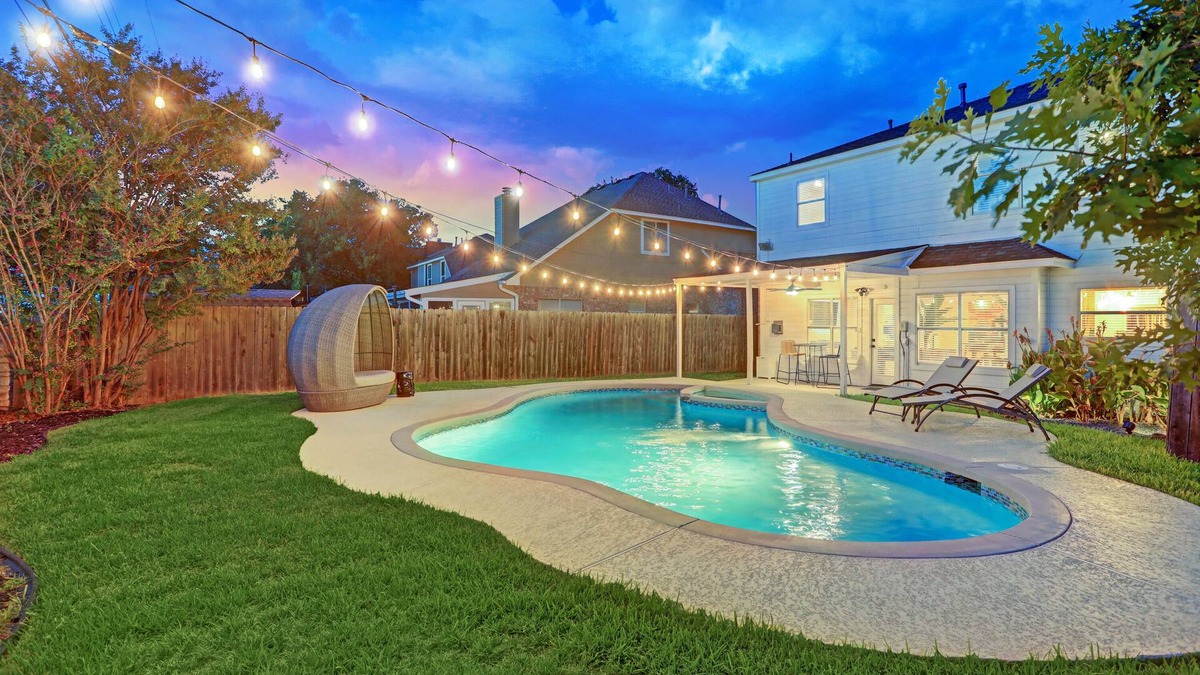 Round Rock House | Private Patio W/Heated Pool&Spa near DT Round Rock
