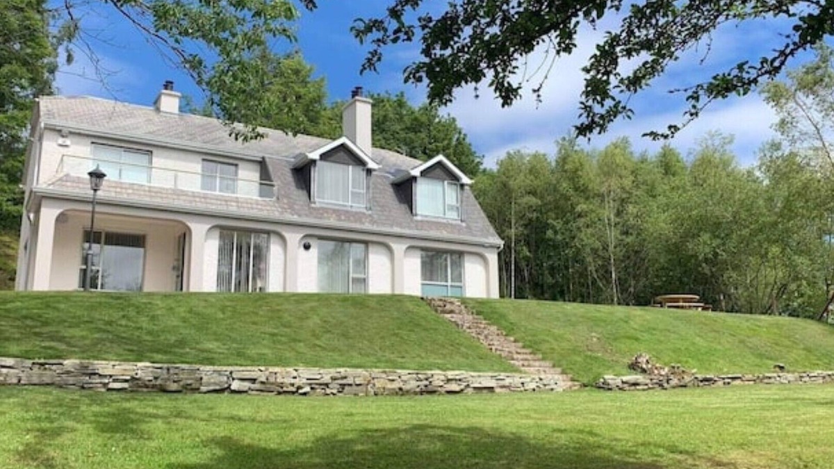 Donegal House | ★ Private & Peaceful | 5 mins to Donegal Town ★