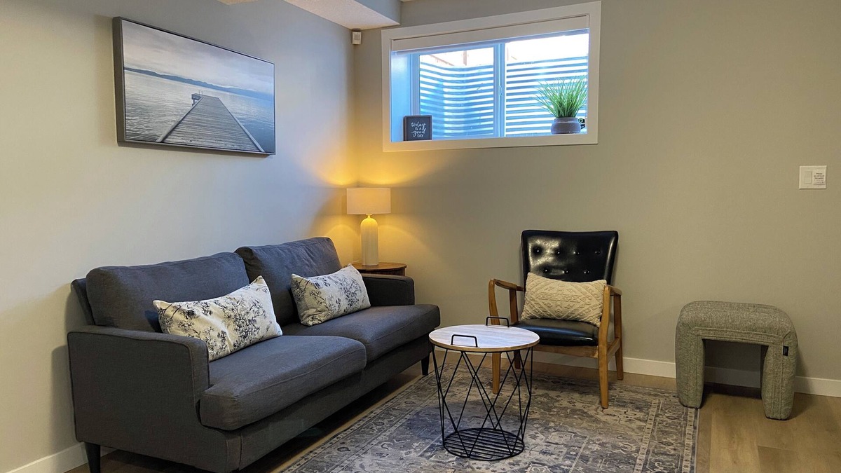 Airdrie Apartment | Private & Peaceful Retreat Close to YYC & Premium Outlet Mall
