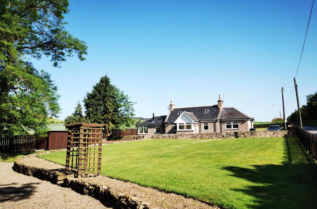 Alford House | Private peacefull pet friendly converted country cottage