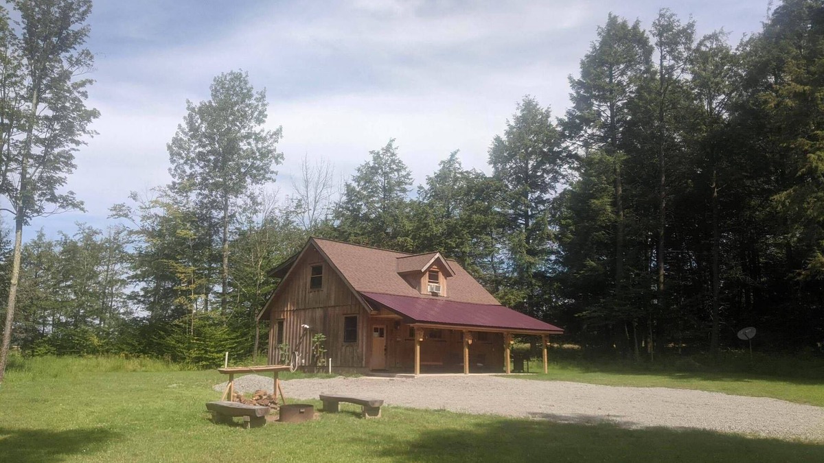 New Albany Cabin | Private, Pet-Friendly, Cozy Cabin - handicap accessible!