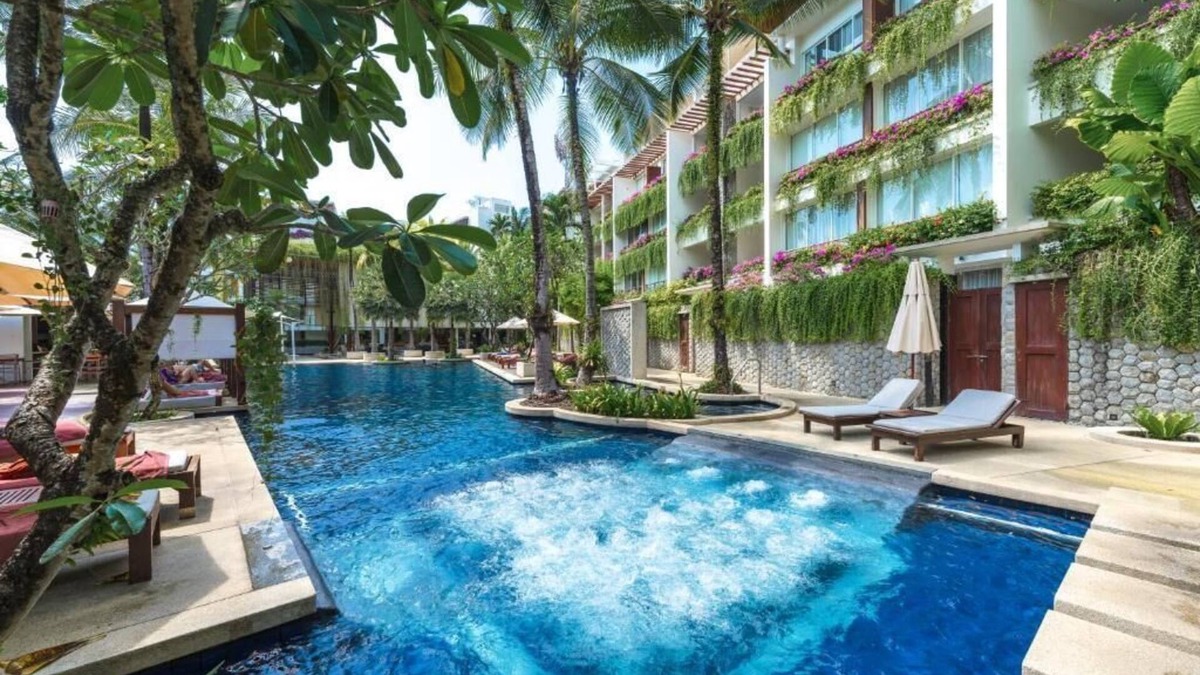 Cherngtalay Apartment | Private Pool Residence with 5 bedrooms, 500 sqm size, 3 min walk to Surin Beach