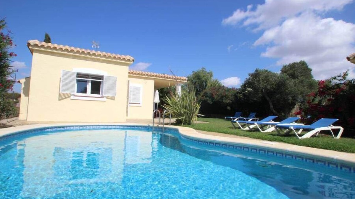 Conil de la Frontera House | Private pool, beautiful garden, 3 bathrooms, gas central heating for winter - Casa Olivos -