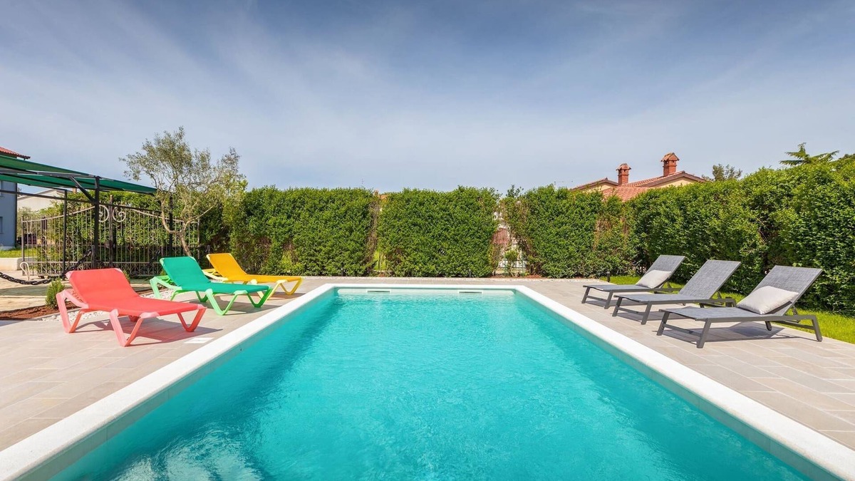 Fazana Ski Chalet | Private Pool and Big Garden- Holiday Home Dori