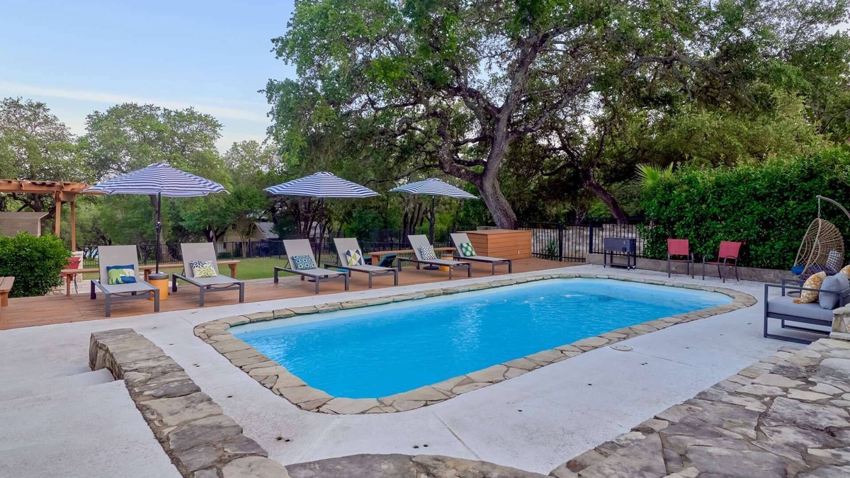 Hudson Bend House | Private Pool and Hot Tub, BBQ, Walk to lake, 2 Masters, Bocce ball, Horseshoe