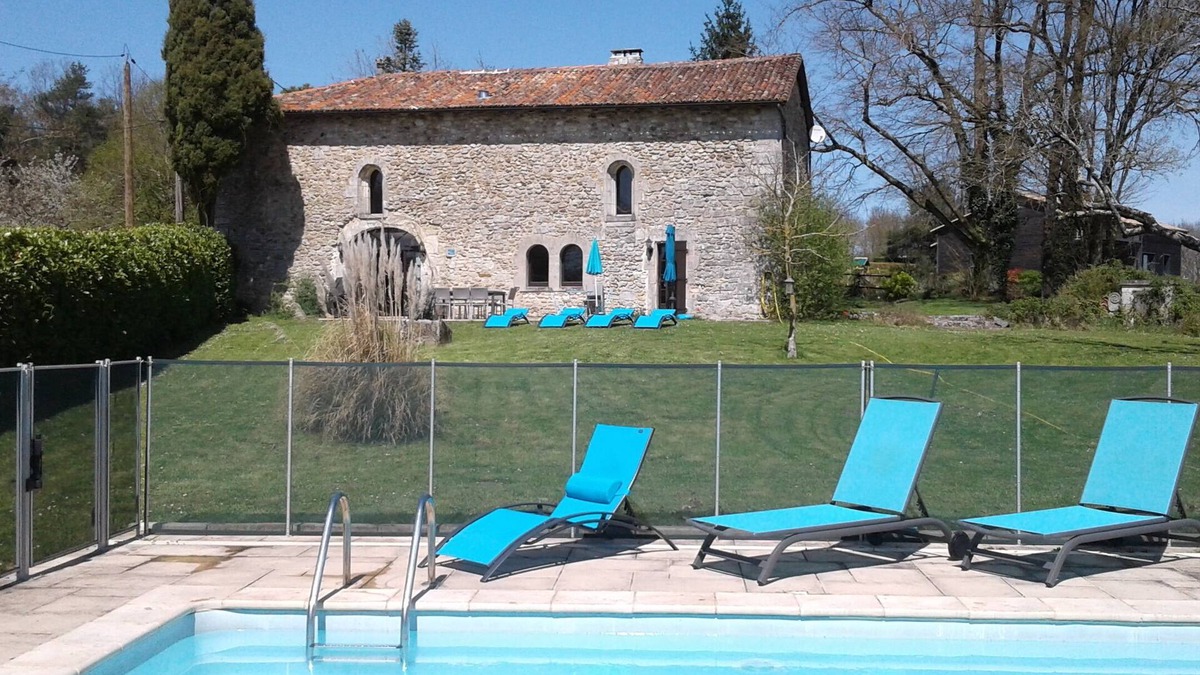 Edon Cottage | Private pool and secluded garden. Sleeps 6 adults maximum + 4 children.