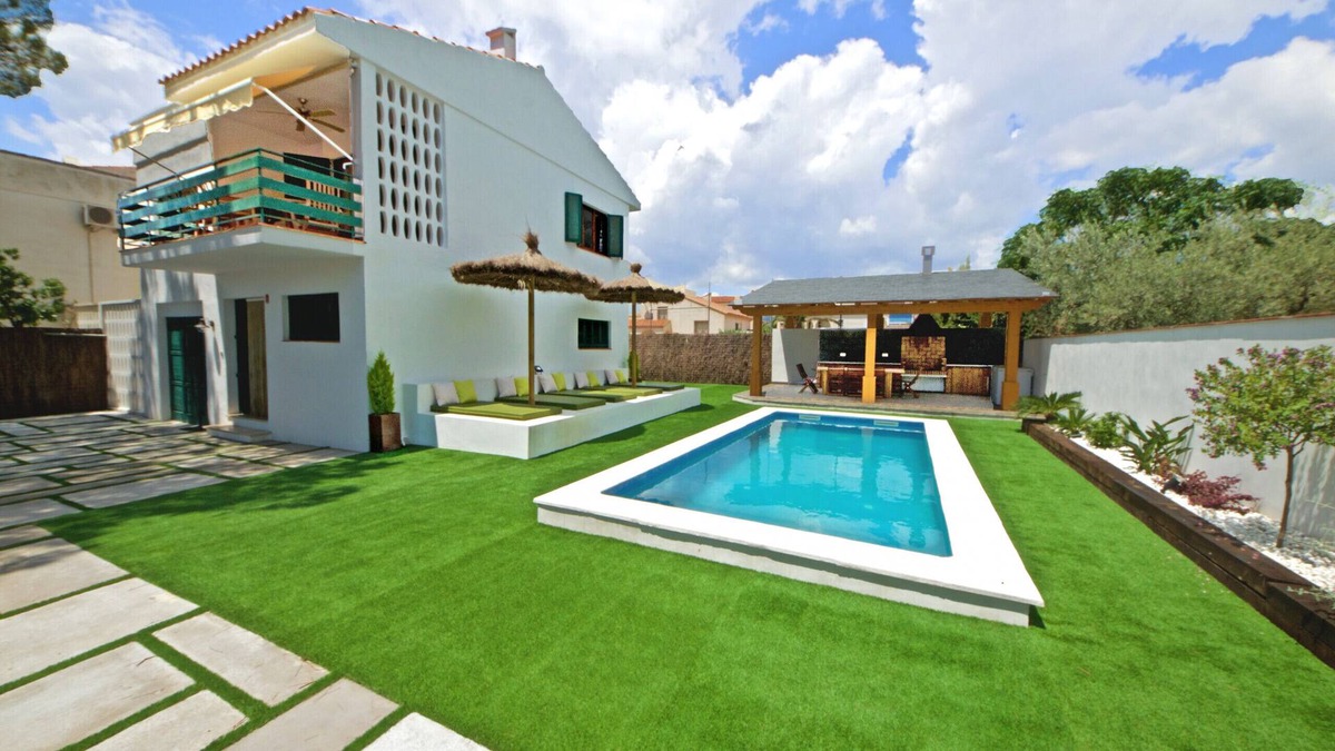 Cap Roig Villa | Private pool, barbecue and right beside the best sandy beach.