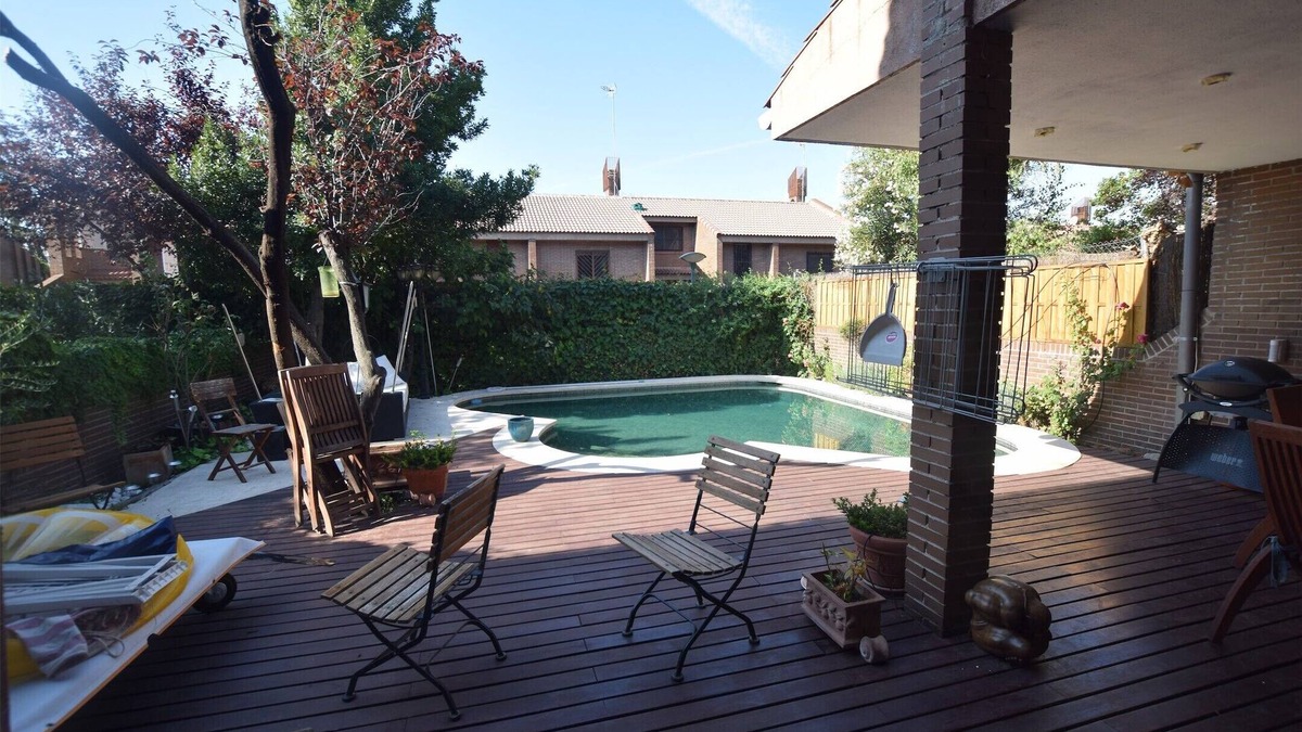 Pozuelo de Alarcon House | Private pool and condo tennis + pool Direct airport or citycenter