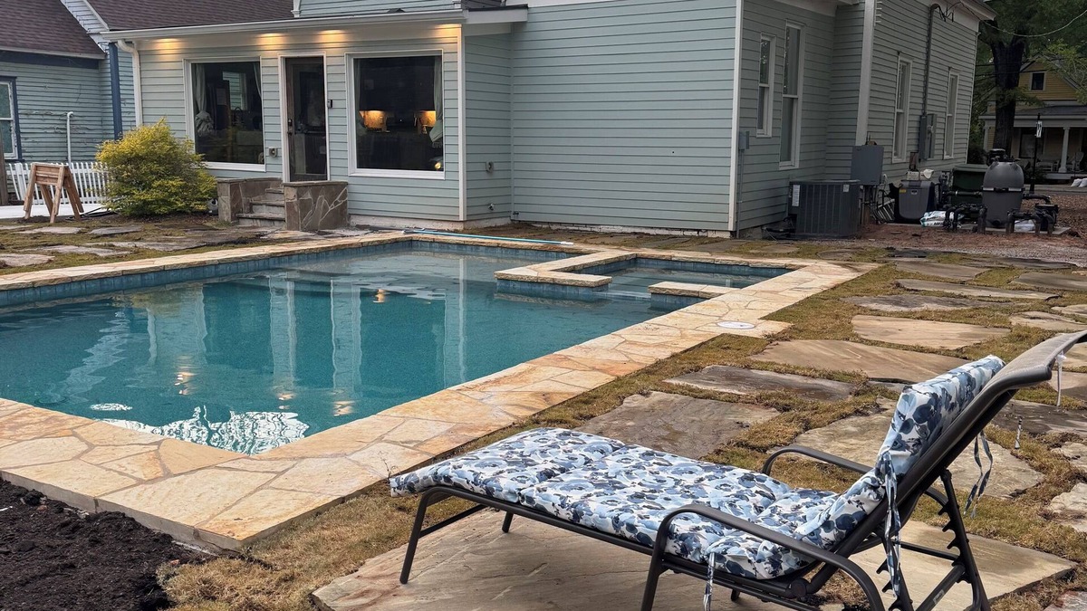 Monroe House | Private Pool & Hot-tub! Walk Downtown; Large Porch; King Beds; Spacious
