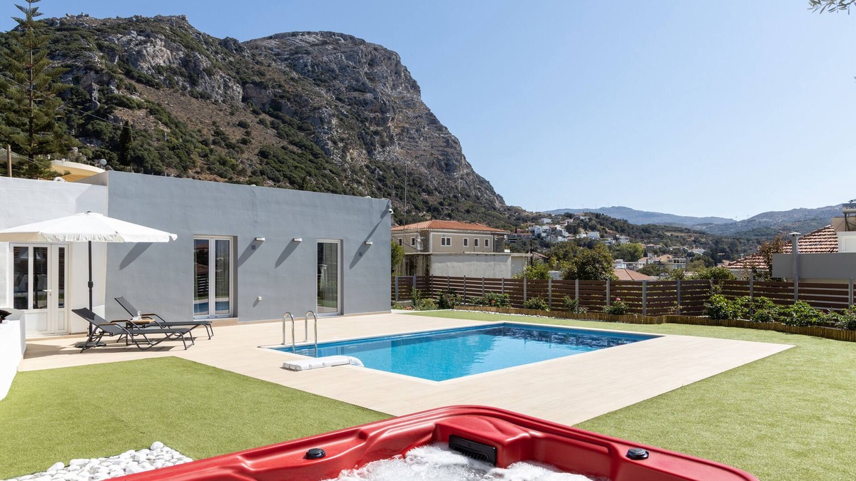 Spilion Villa | private pool ,jacuzzi , BBQ , big garden ,free parking , free wifi