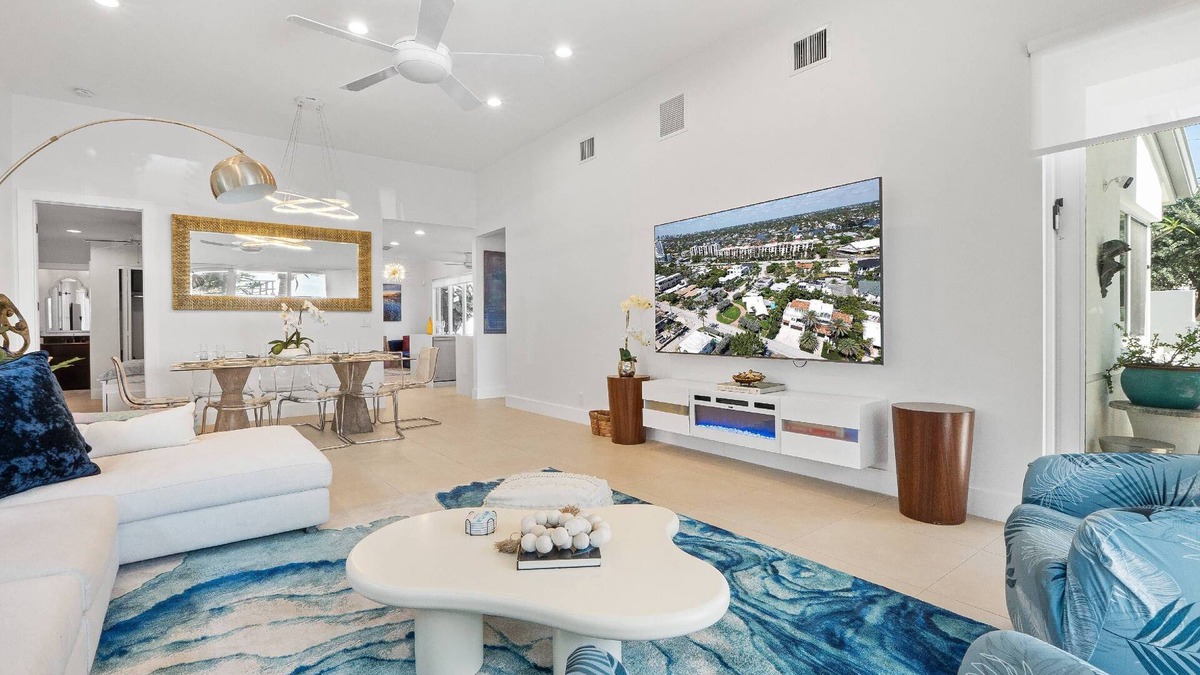 Dolphin Isles House | Private Pool | Kayaks | Games | Las Olas Fun Modern Beachfront Luxury 30 Seconds to Beach Sea La Vi
