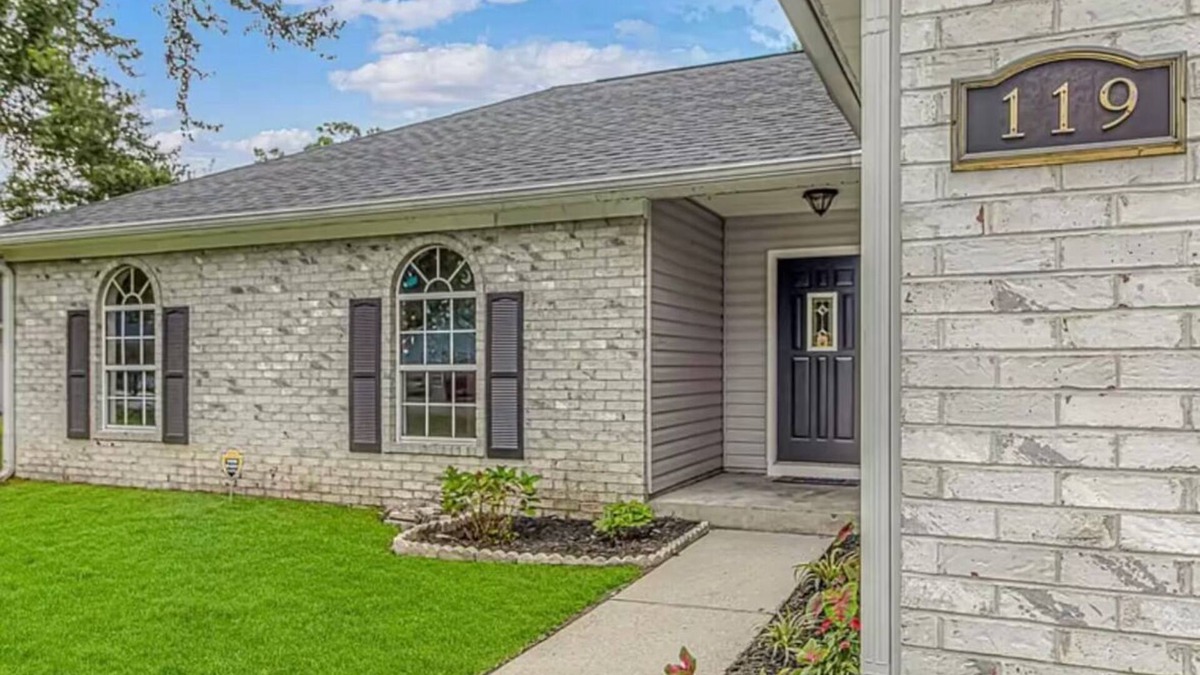 Surfside Beach House | Private pool lakefront estate in fantastic Myrtle Beach
