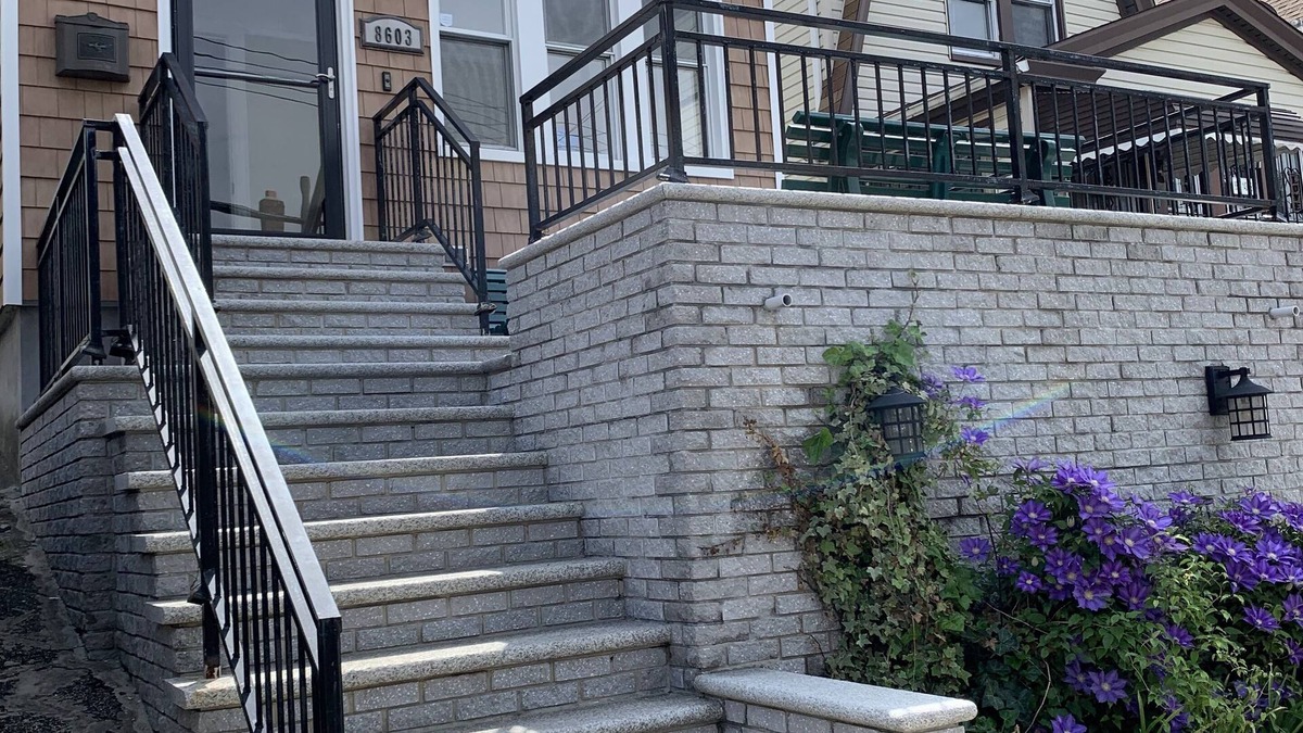 Queens House | Private Porch, Fenced Yard & Parking in Briarwood