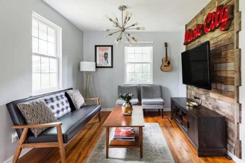 Shelby Hills House | Private prime new renovated E Nash - 5 min to DT