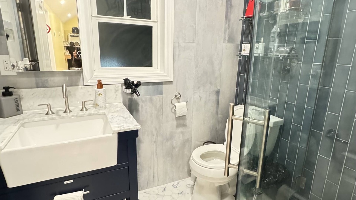 Bay Shore Apartment | Private Queen BedRm Pet Pally, Work, Events, LTR, MTR, STR