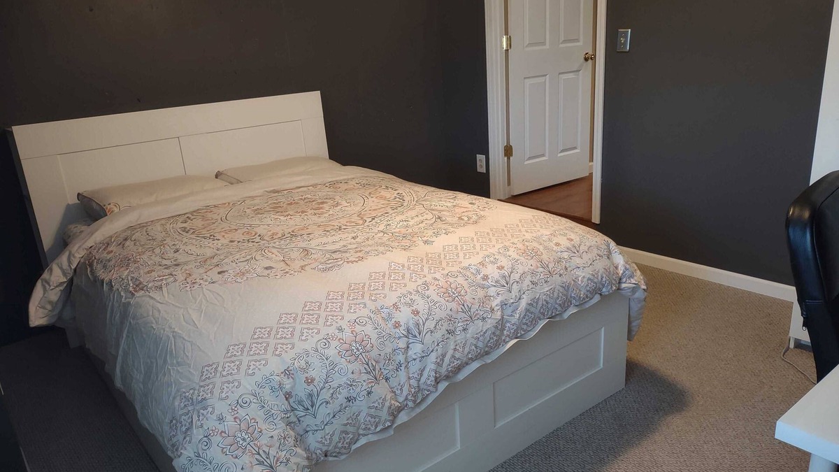Liberty Apartment | Private Queen Bedroom w Private Entrance