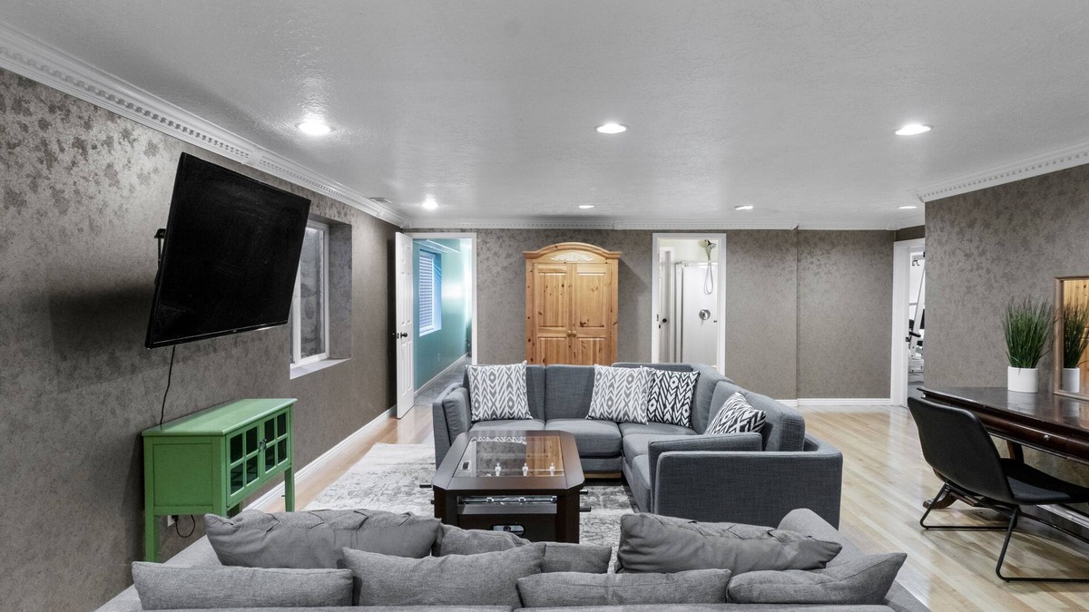 Draper House | Private Quiet Basement Apartment+Gym