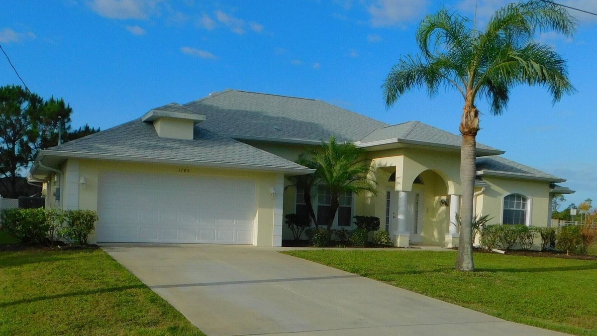 Pine Valley House | Private quiet Villa with screened Pool & Spa on Rotonda Canal,