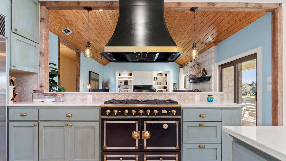 Kyle House | Private Ranch-Chef's Kitchen-King Bed-Large Pool-heated for additional charge
