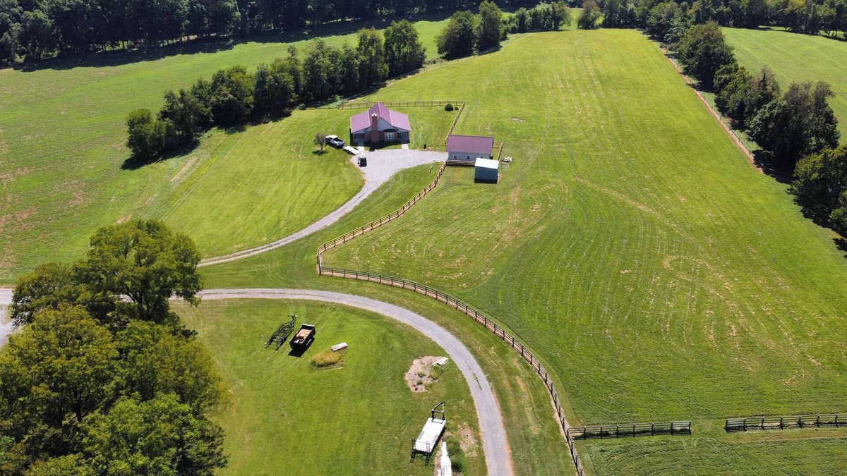 Middletown House | Private remodeled house rent weekends, weekly, monthly. Country/Equine setting
