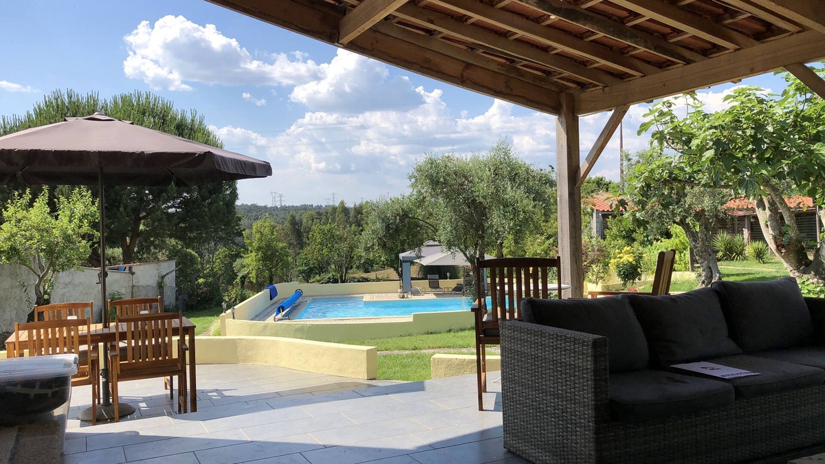 Pinheiro de Coja House | Private resort in natural setting - with bar, pool and large garden