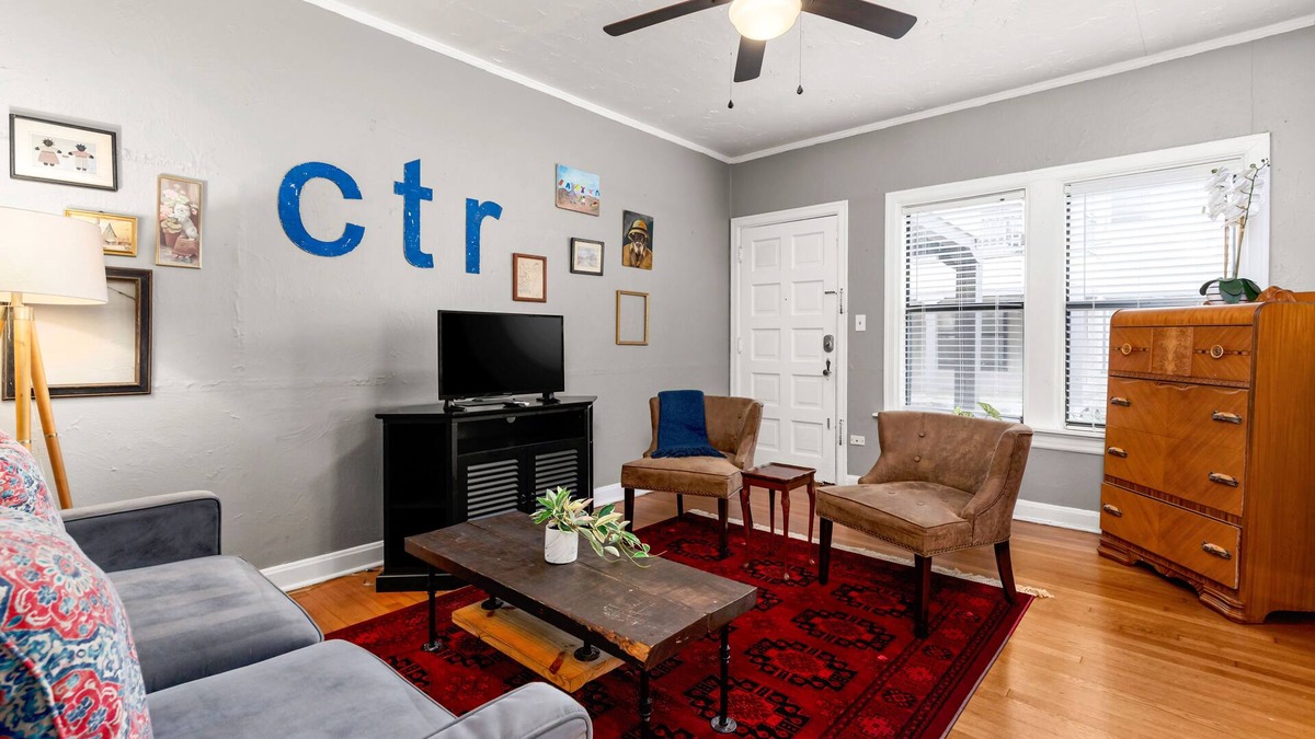 Midtown Apartment | Private Restored Corner Apartment