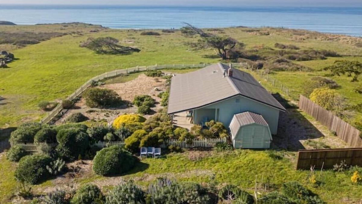 Manchester House | Private retreat on Mendocino oceanfront property near Point Arena and Elk.