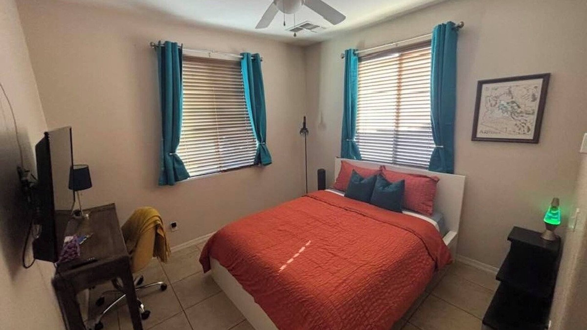 South Mountain House | Private Retro Pad~Quiet & Mod Vibe~15 min to Downtown & Airport
