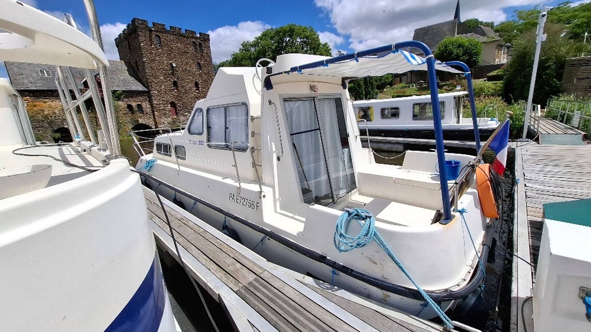 Chenille-Change Boat Rental | Private Riverside Boat Stay in Quaint Chenillé-Changé for 5 Guests